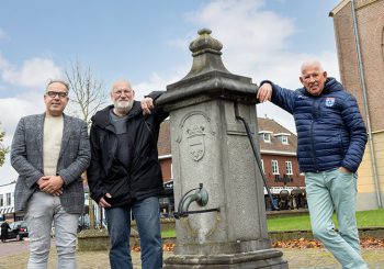 Water uit de Leugenpompe en spelende kinderen in het centrum