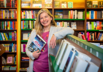 ReadShop Heino viert feest tijdens  de Week van de Stenen Winkel