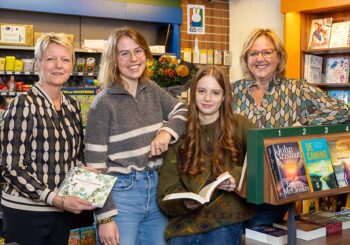 Annet Stegink trotse nieuwe  eigenaar van ReadShop Heino