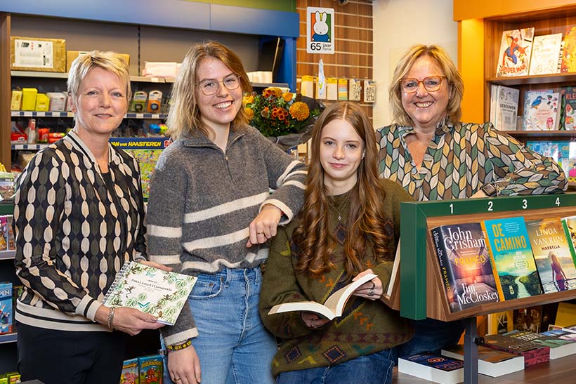 Annet Stegink trotse nieuwe  eigenaar van ReadShop Heino